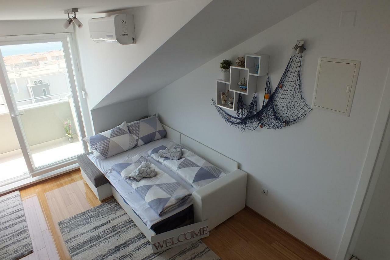 Apartment Silvija Novalja Exterior photo