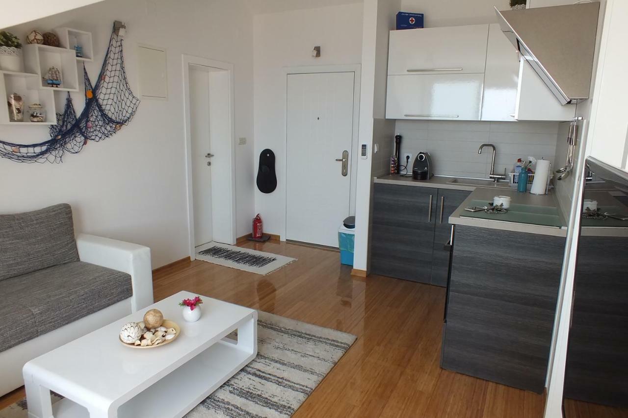 Apartment Silvija Novalja Exterior photo