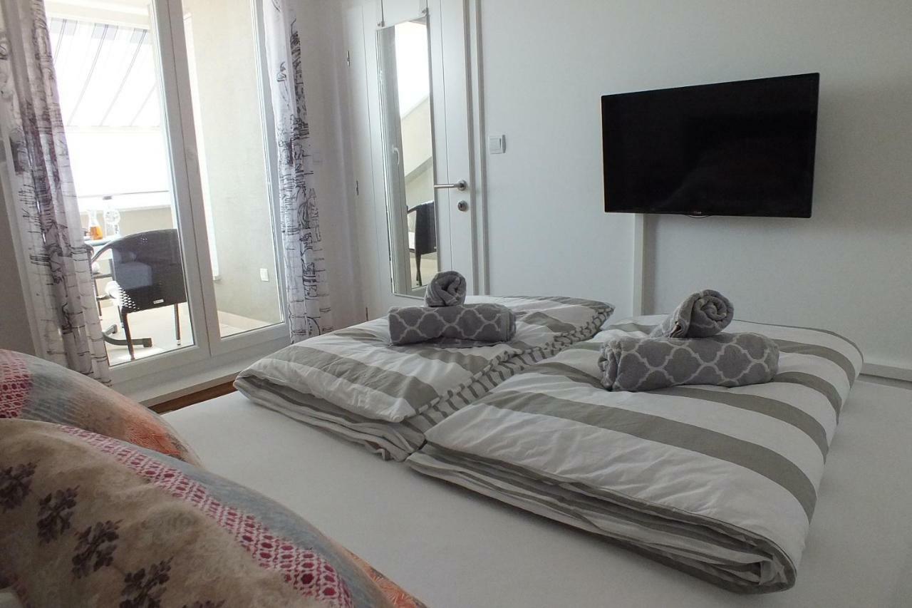 Apartment Silvija Novalja Exterior photo